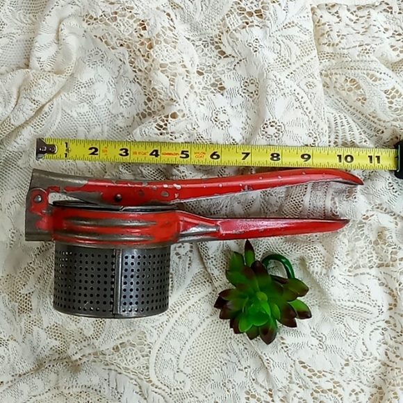 Vintage "Handy Things" Ludington Michigan Made in USA Red Potato Ricer - Picture 11 of 13